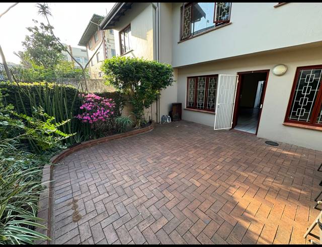 3 BEDROOM APARTMENT FOR SALE IN ESSENWOOD